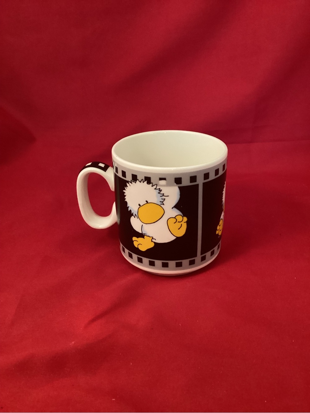 Vintage Ceramic Mug with Yellow Chick Nici Cartoon Panel Design